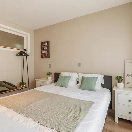 Posea-apartment With Walking Distance Of The Apartment